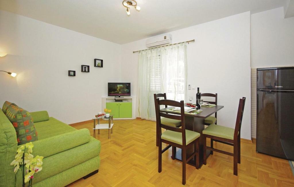 Villa Em Makarska Eksteriør billede